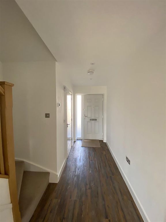 Property photo 3 of 11 Hallway New.Jpg