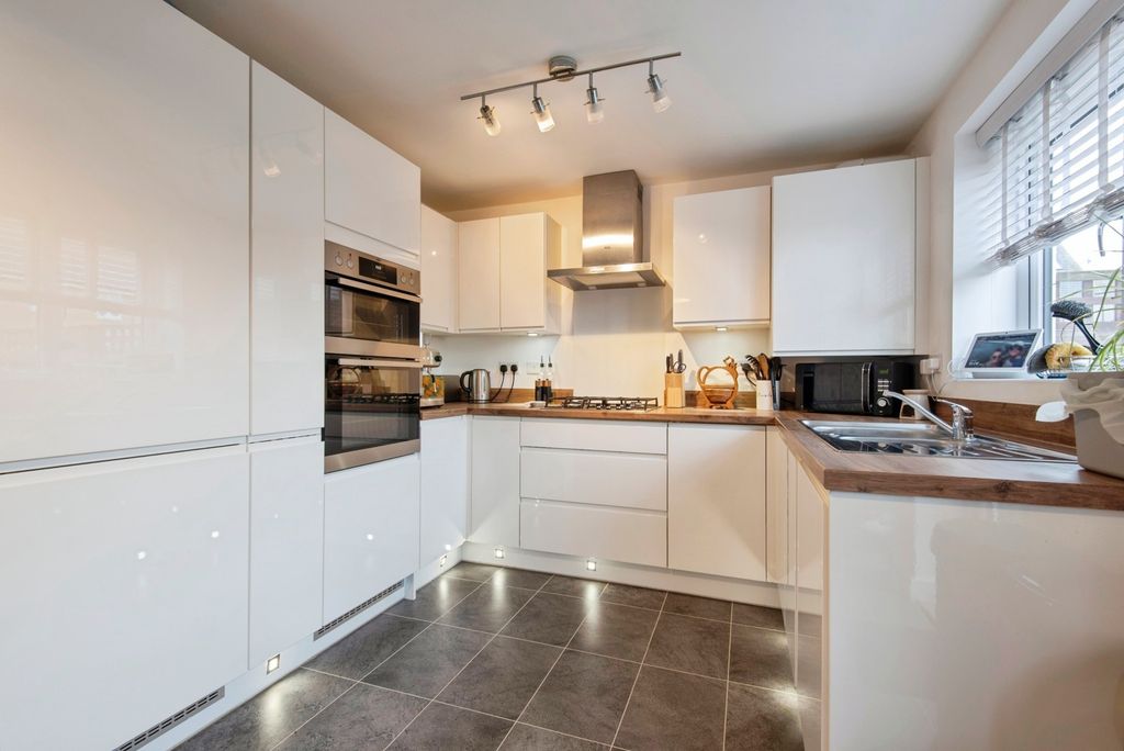 Property photo 3 of 15 Pbox-Img.Jpg