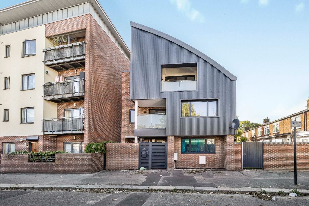 Property photo 1 of 14 4546551