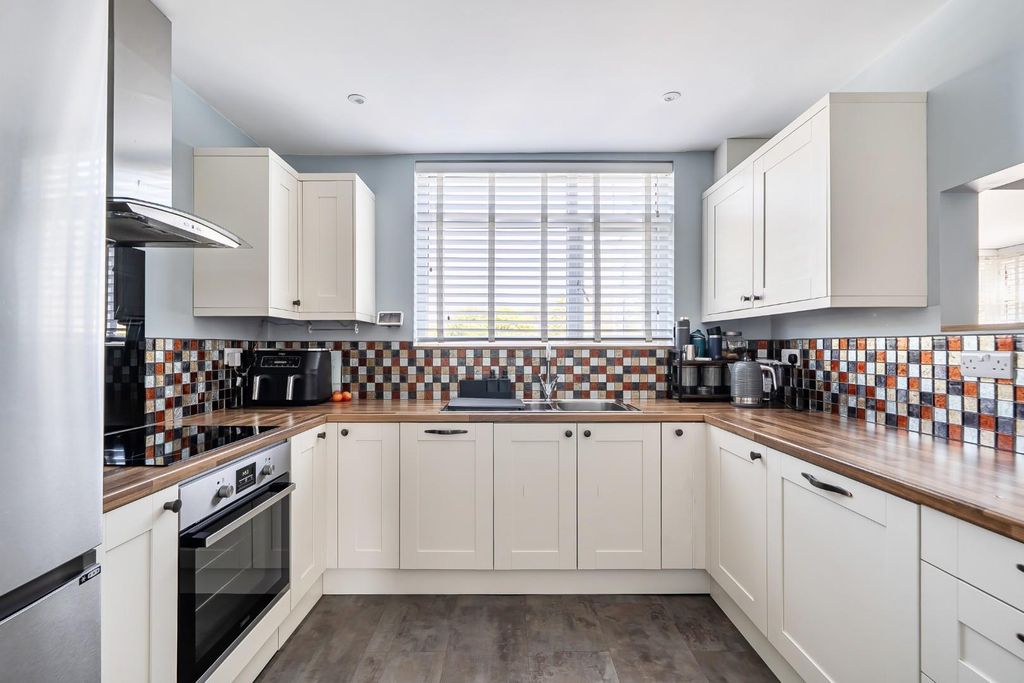 Property photo 3 of 16 1-6A6A6E4A1Dad0-1496880-17-6A6A1A70B4F58-1.Jpg