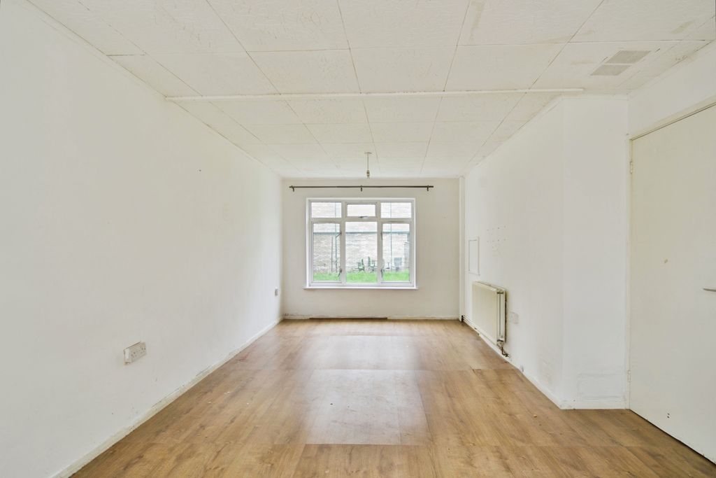 Property photo 2 of 15 Pbox-Img.Jpg