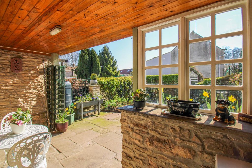 Property photo 2 of 13