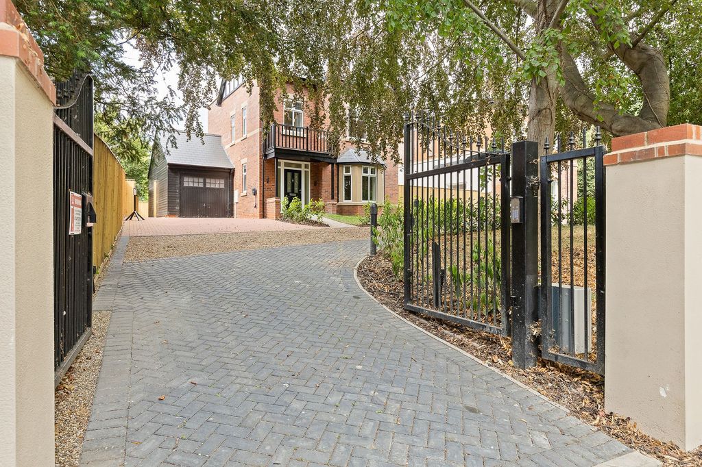 Property photo 1 of 35