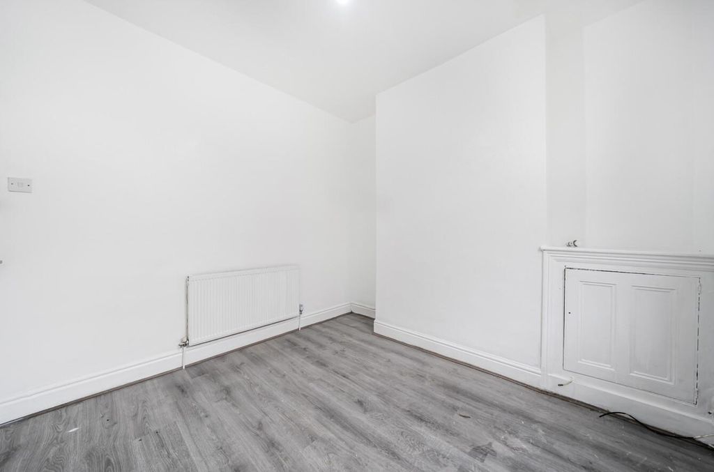 Property photo 3 of 17 1400008-9-6968F5A5Ac0E4.Jpg