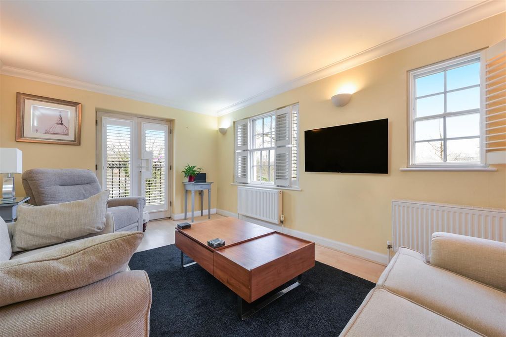 Property photo 3 of 15 Stephenson Place (9).Jpg