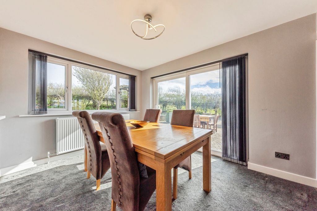 Property photo 3 of 18 46_Saltersford_Road-23