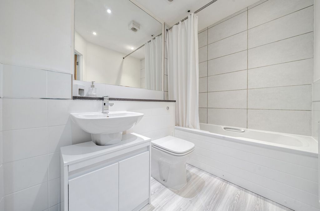 Property photo 3 of 10 1328957-4-6880E13...