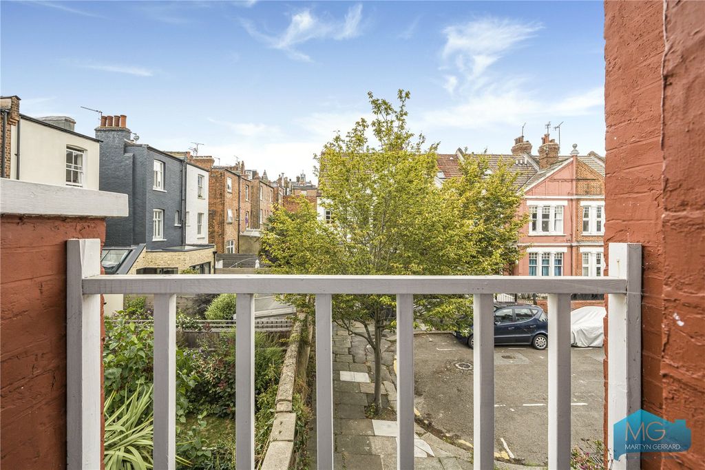 Property photo 3 of 8 Picture No. 27