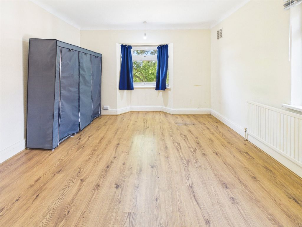 Property photo 3 of 7 Picture No. 12