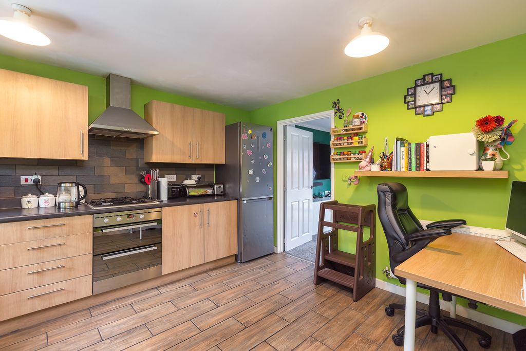 Property photo 3 of 15 Kitchen Diiner
