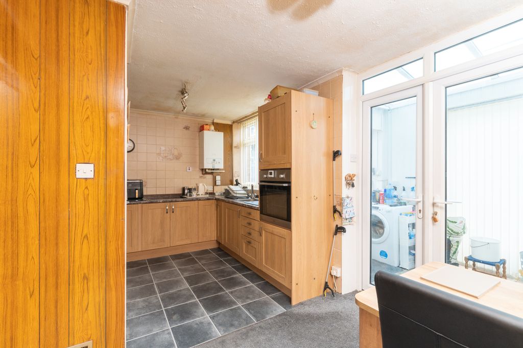 Property photo 3 of 20 06