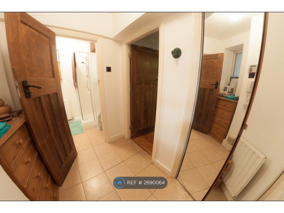 Property photo 3 of 9 Lobby