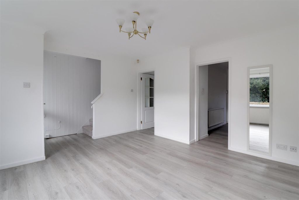 Property photo 3 of 27