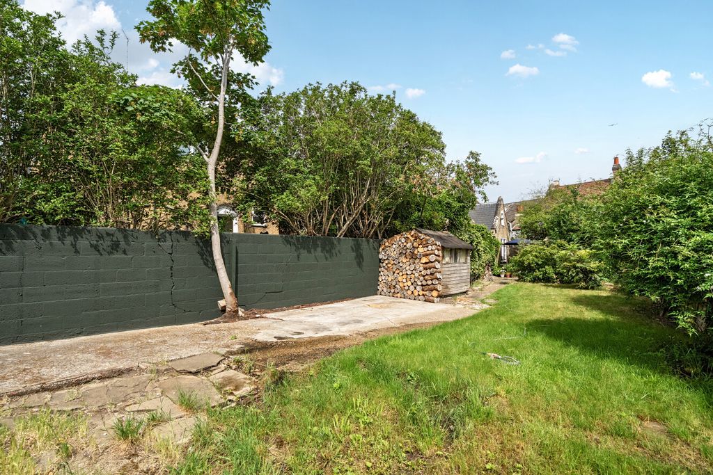 Property photo 3 of 18 1466942-15-6A1967...