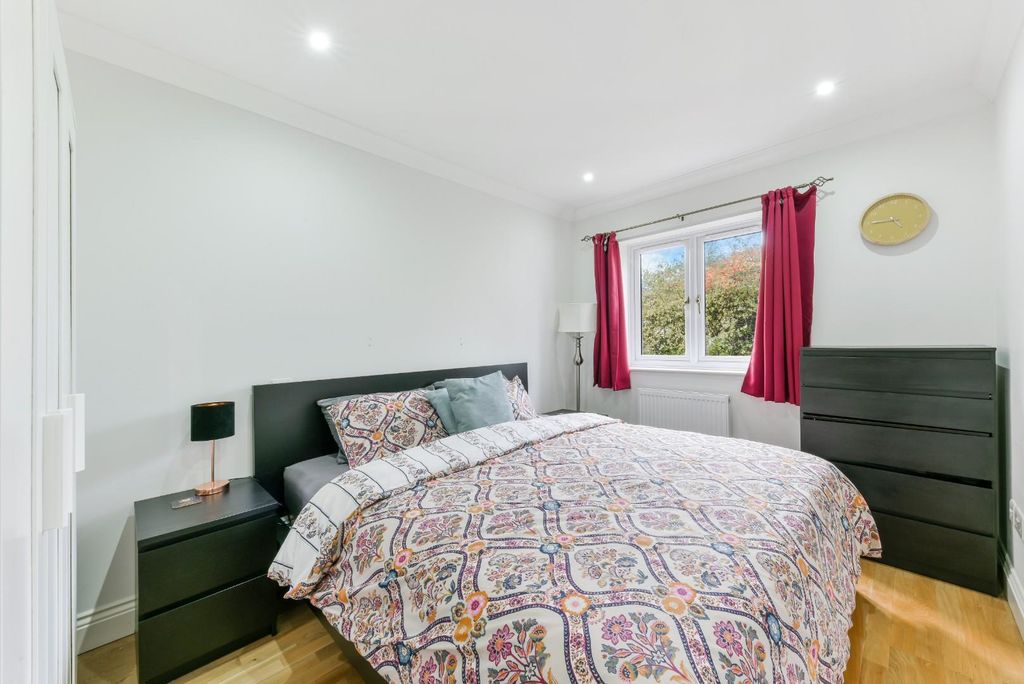 Property photo 3 of 12 The Oval (17).Jpg