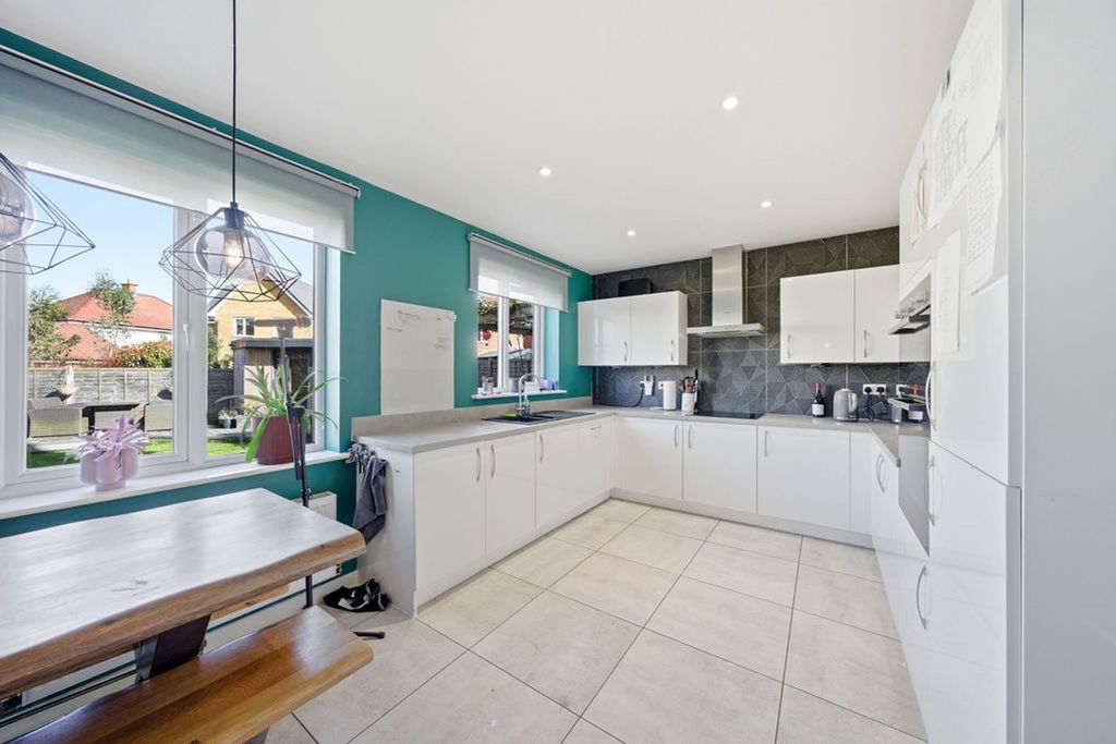 Property photo 2 of 21