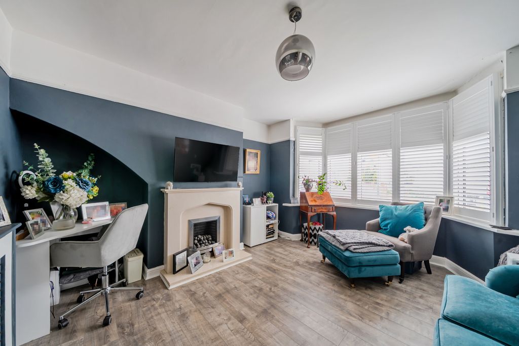 Property photo 2 of 24 1477870-29-6A3418...