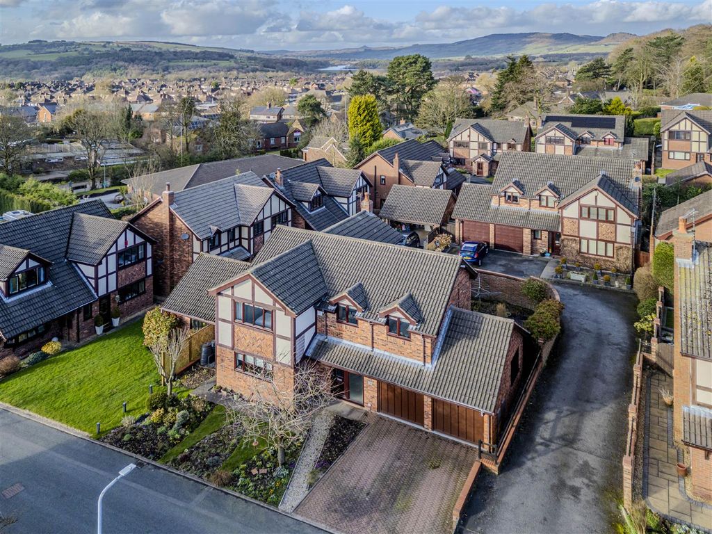 Property photo 1 of 47 Front Aspect