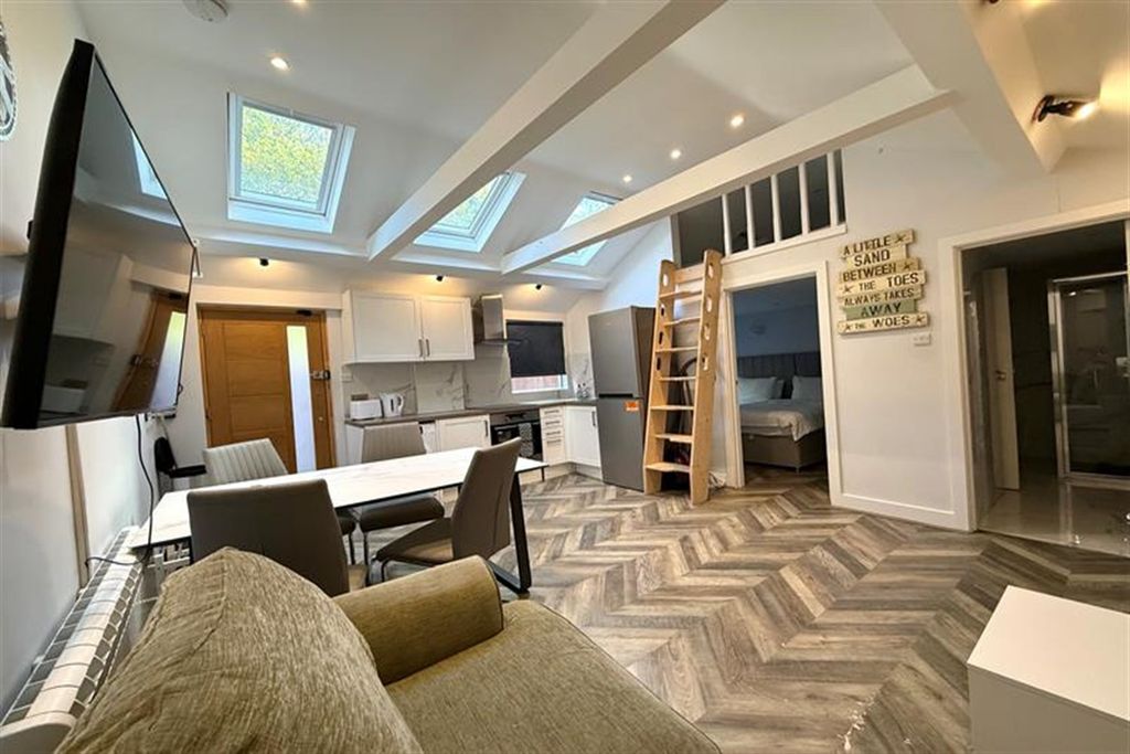 Property photo 1 of 14 (Main)