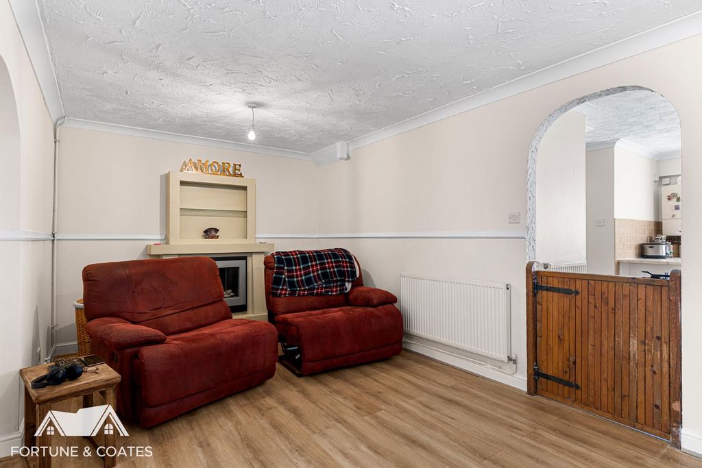 Property photo 2 of 16 Tithelands_10.Jpg