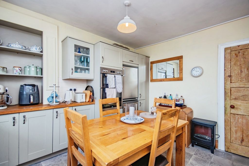 Additional image 5 of 2 bed flat for saleThe Mount, Penally, Tenby, Pembrokeshire SA70