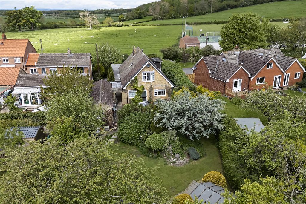 Property photo 3 of 16