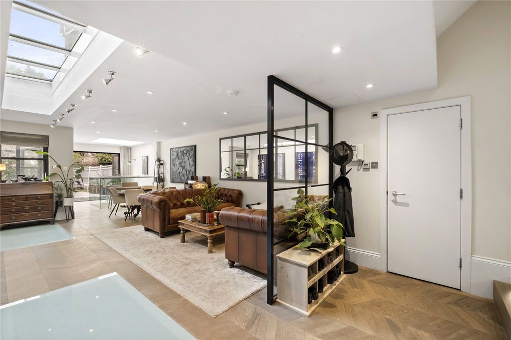 Property photo 2 of 14 Open-Plan