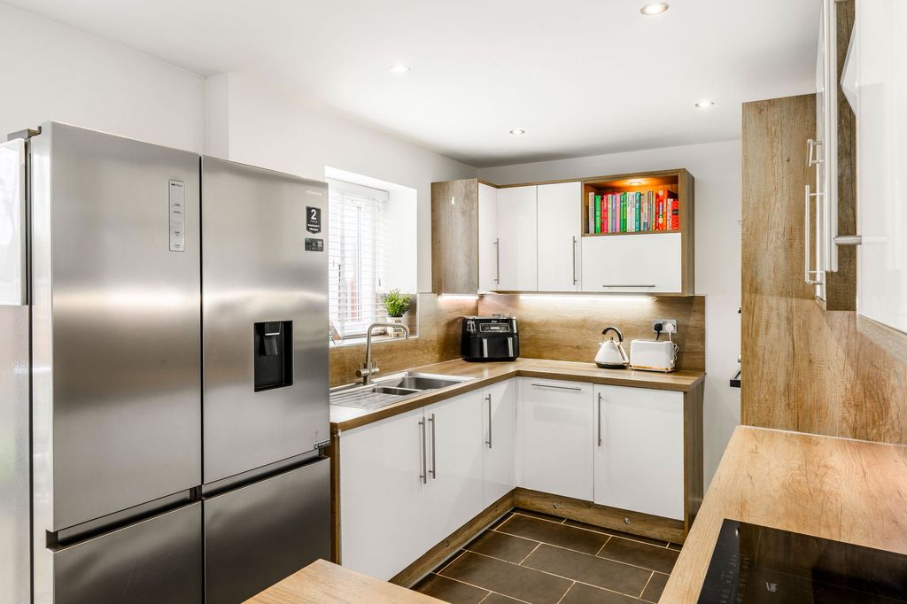 Property photo 2 of 24