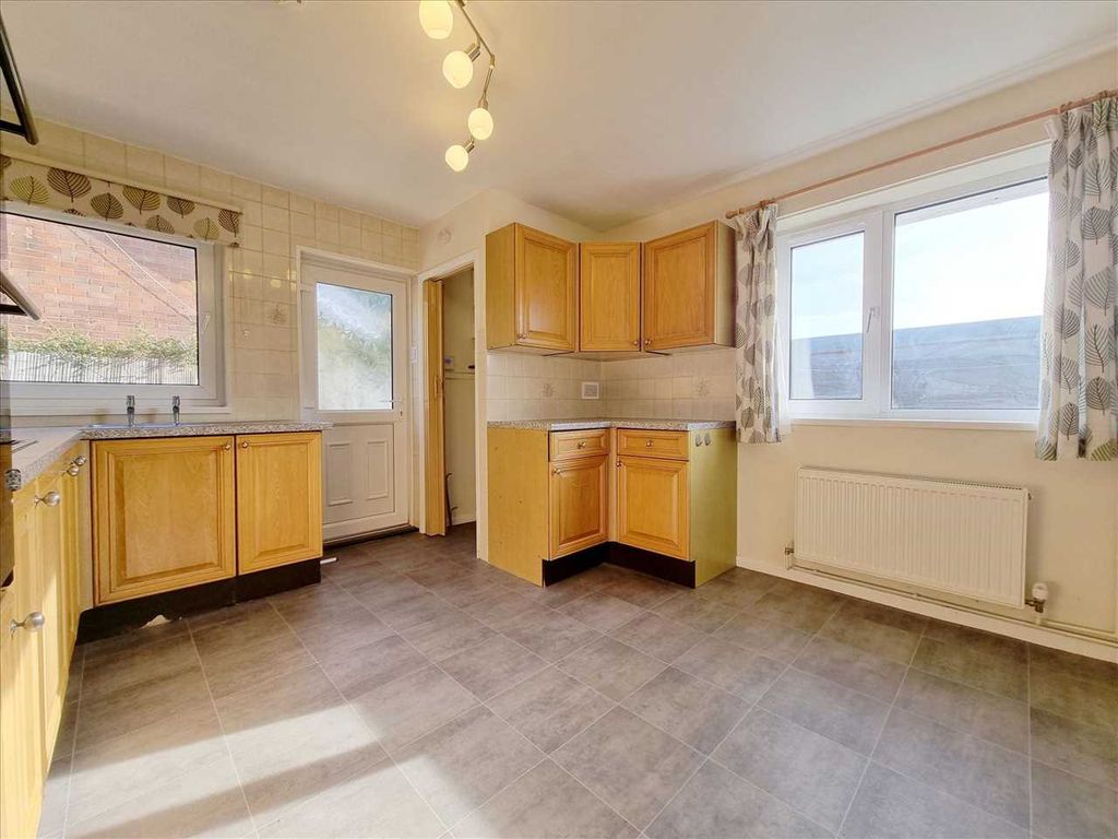 Property photo 3 of 9 Kitchen Diner: