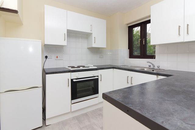 Property photo 3 of 7 Kitchen