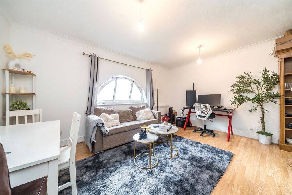 Property photo 2 of 6