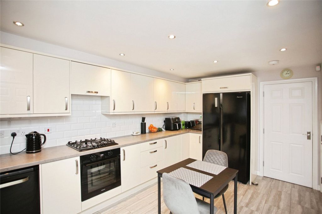 Property photo 2 of 25 Picture No. 04