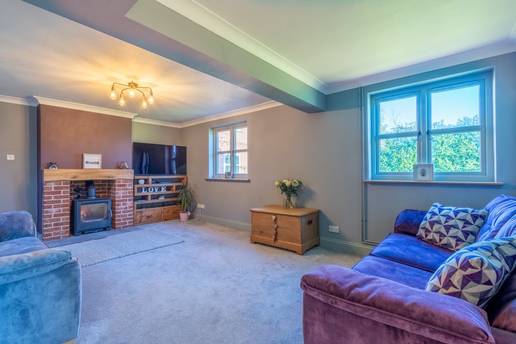 Property photo 3 of 30 Iq_00031