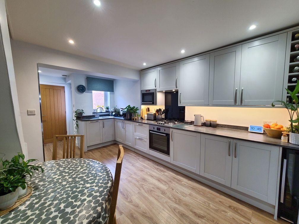 Property photo 2 of 24