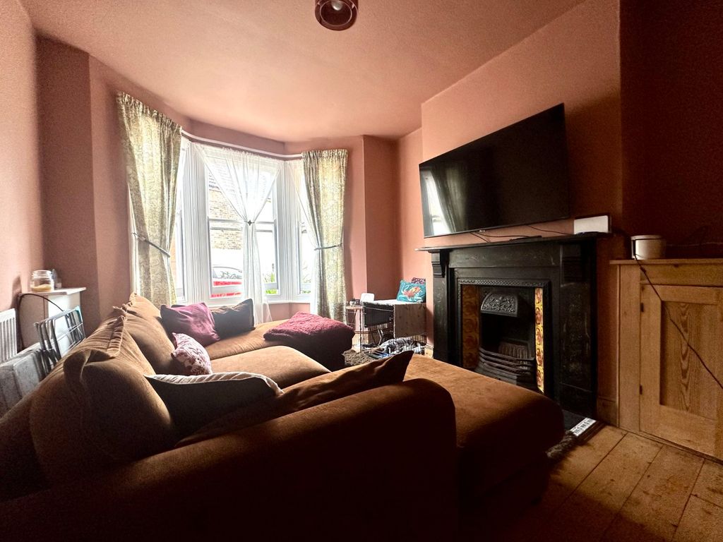 Property photo 2 of 10 Picture No. 25