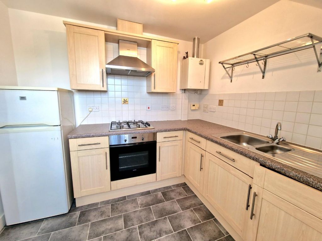 Property photo 3 of 11 Kitchen