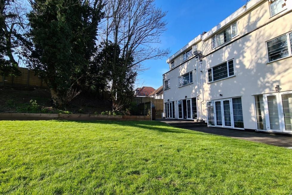 Property photo 1 of 5