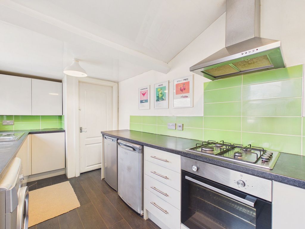 Property photo 3 of 9 Kitchen