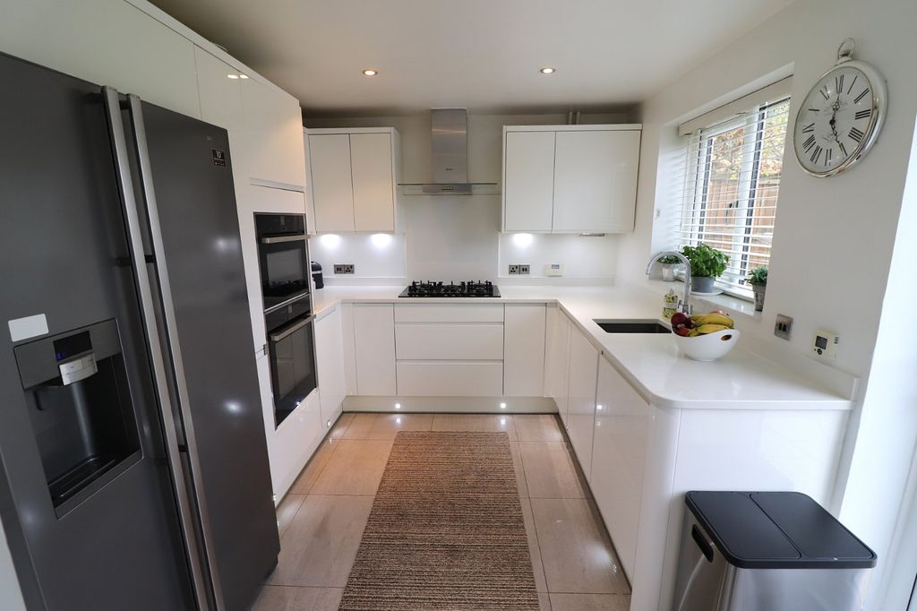 Property photo 2 of 27 Picture No. 31