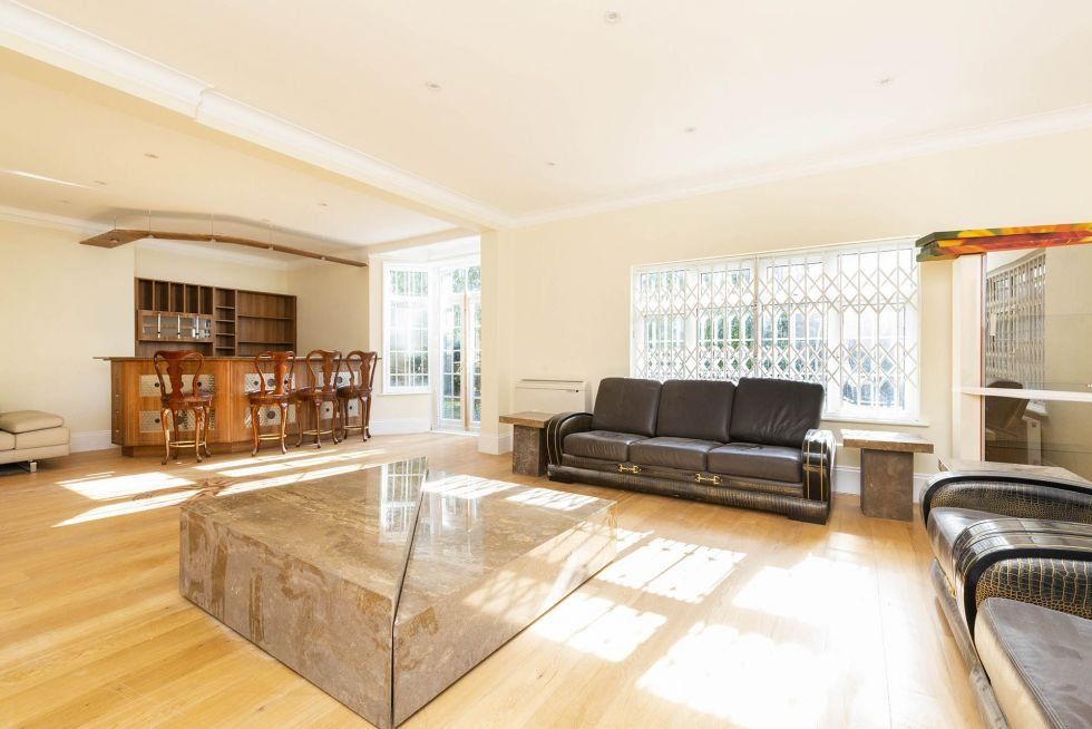 Property photo 1 of 8