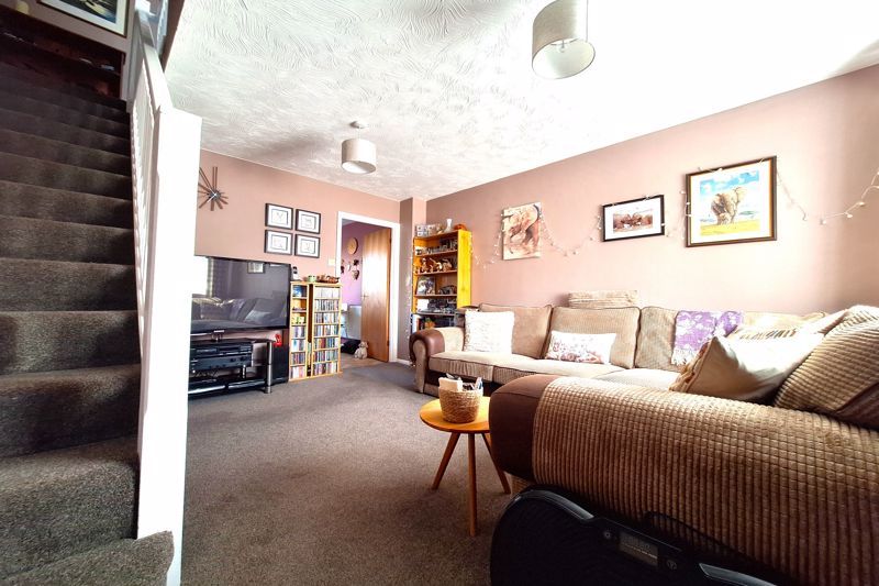 Property photo 3 of 16 Lounge