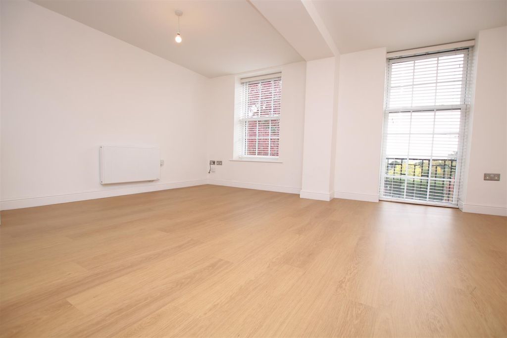 Property photo 2 of 10 Living 3.Jpg