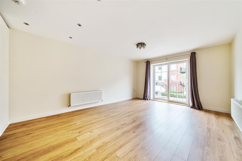 Property photo 2 of 22 Lounge 2.Jpg