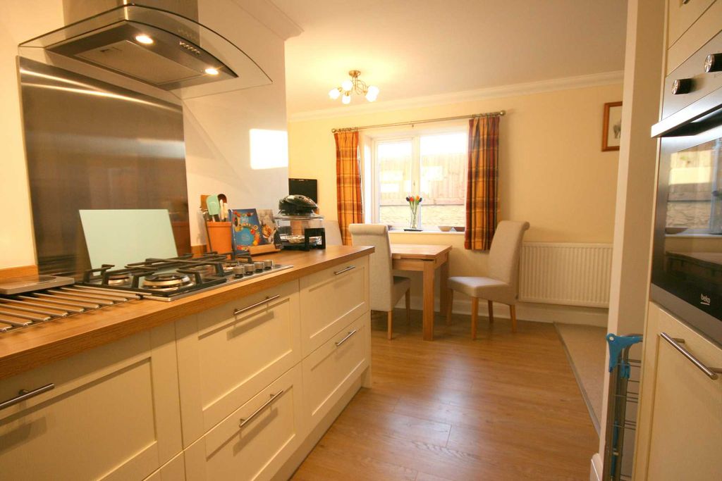 Property photo 2 of 8