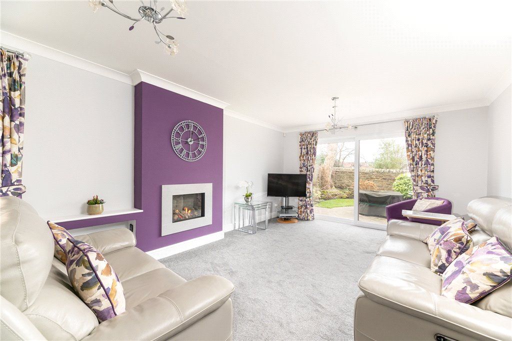 Property photo 3 of 37 Lounge