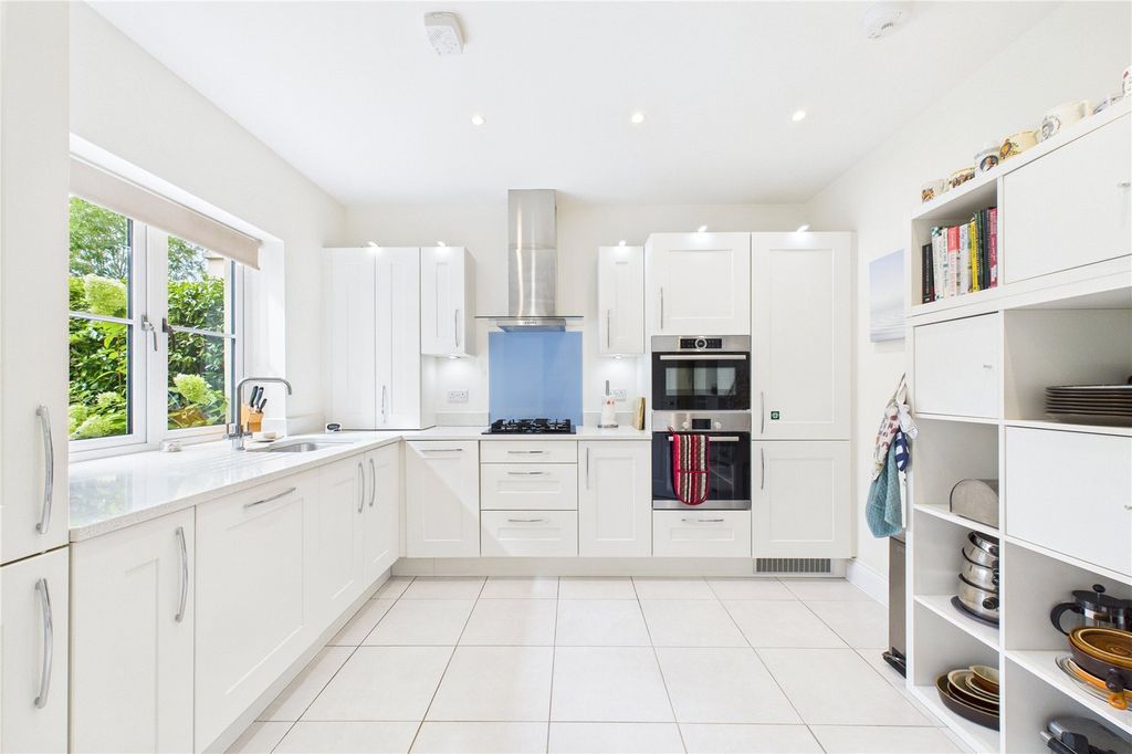Property photo 3 of 15 Kitchen