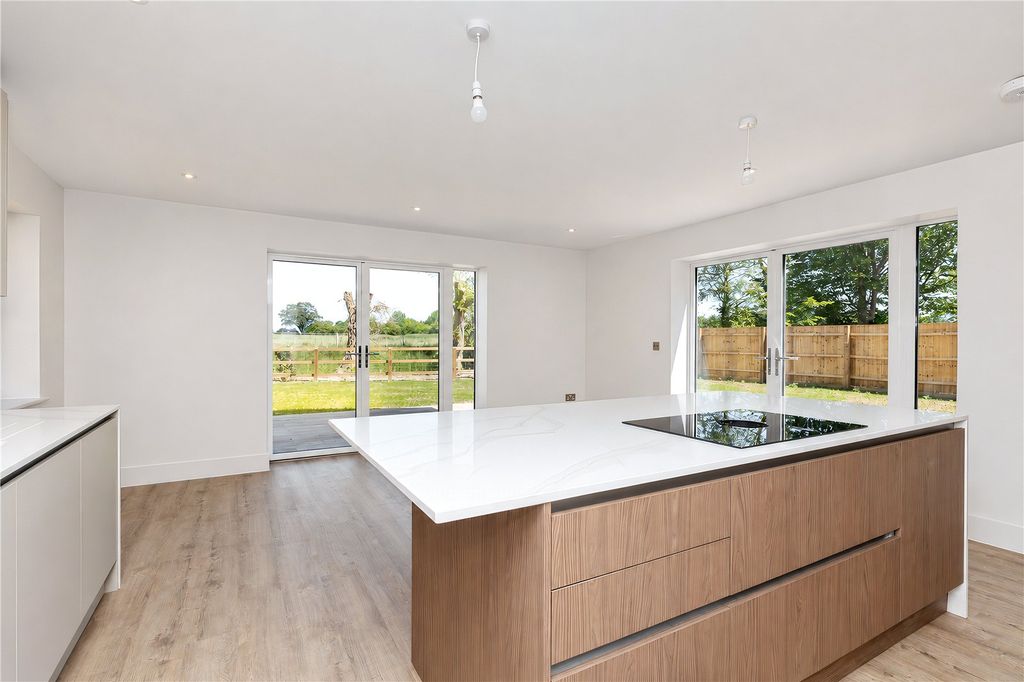Property photo 3 of 13 Picture No. 10