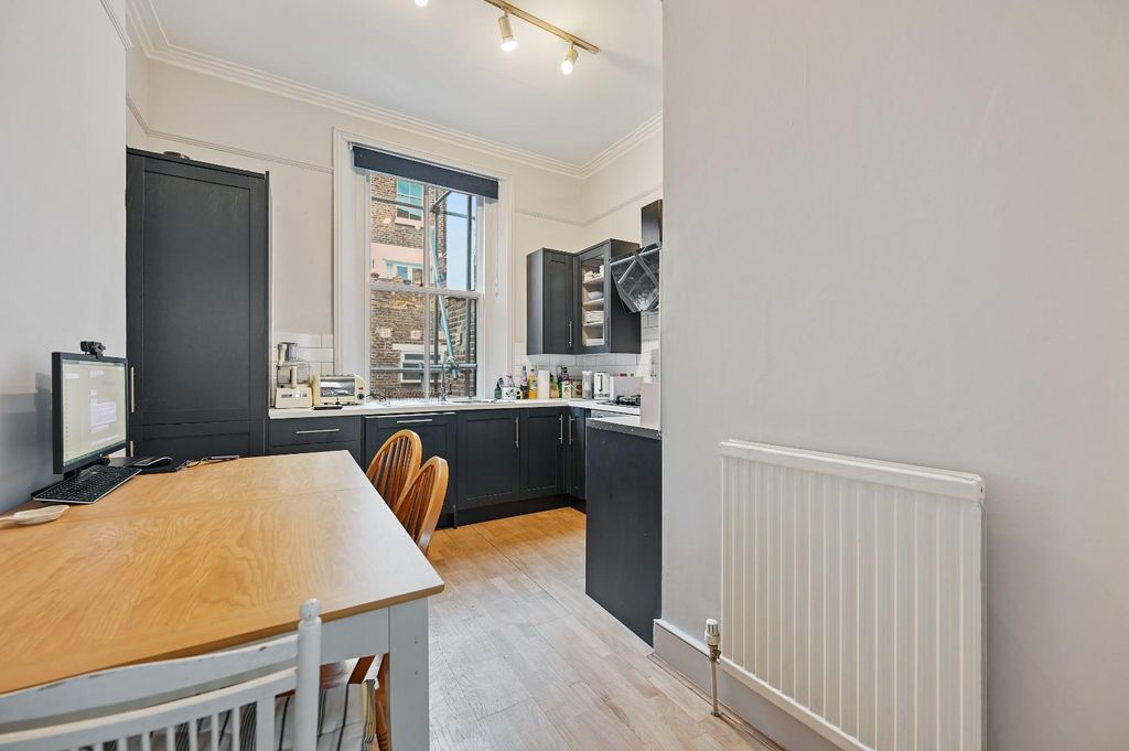 Property photo 3 of 11 Fbl - Southerton Road - Kitchen3 (1).Jpg