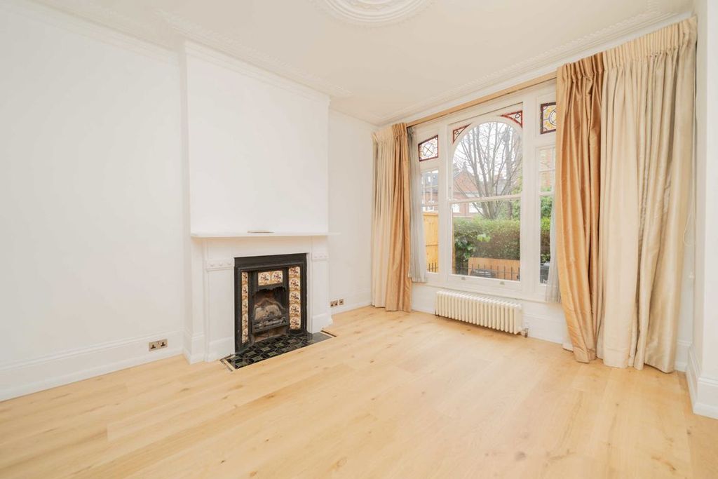 Property photo 2 of 8