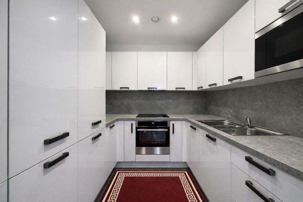 Property photo 2 of 11 Kitchen